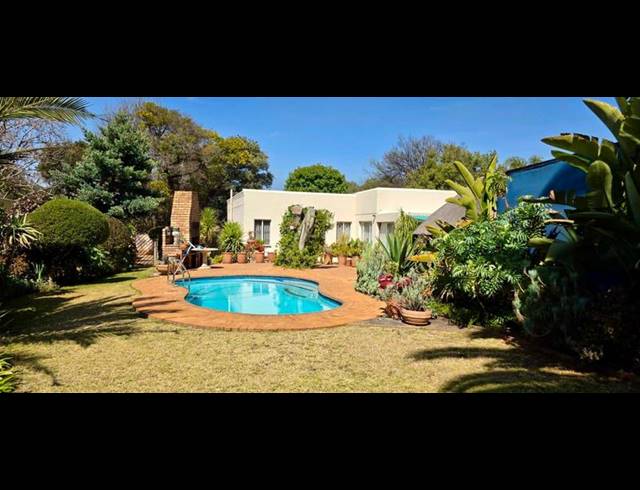 3 BEDROOM HOUSE FOR SALE IN VAN RIEBEECK PARK